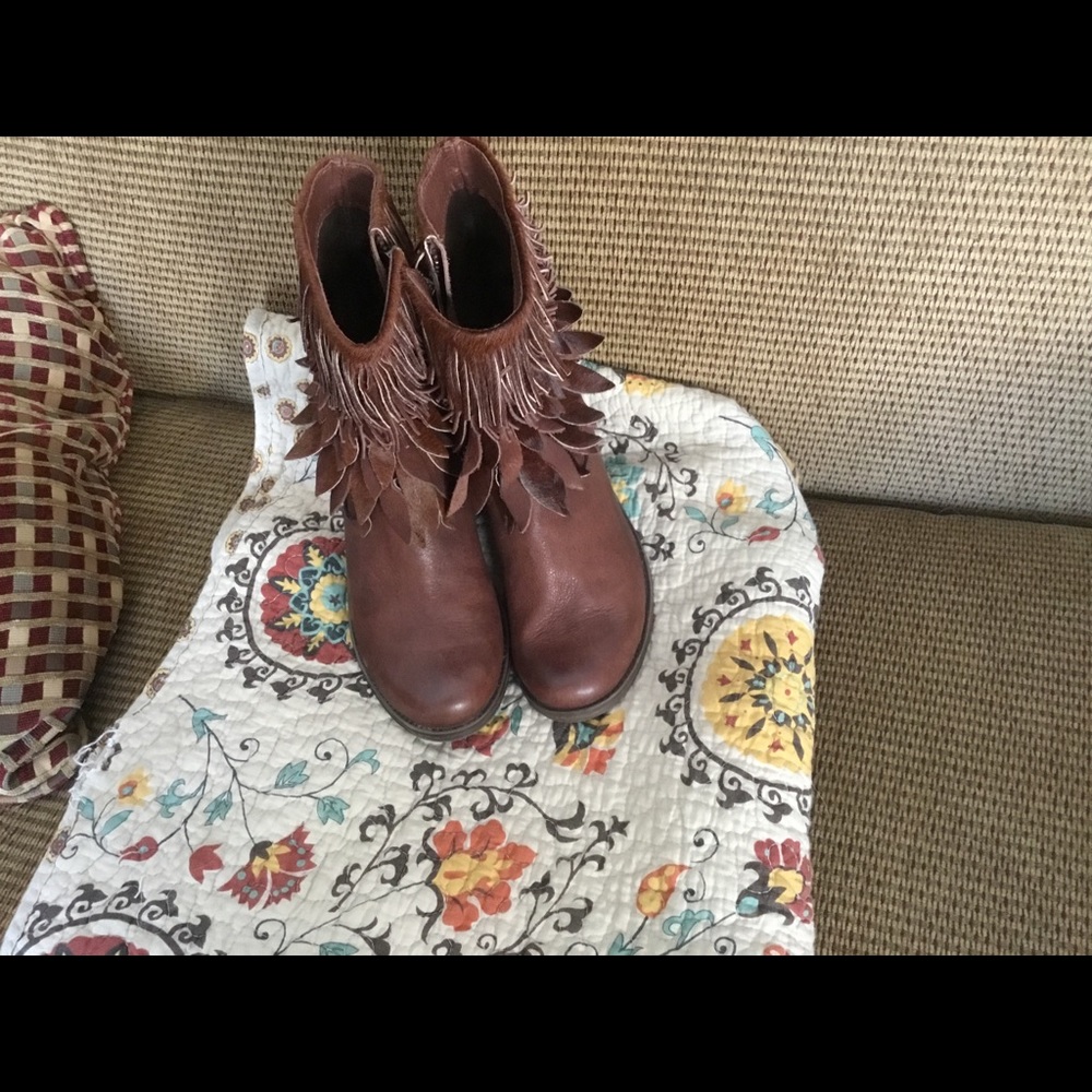 Anthropology Sheridan Mia Boots. Gorgeous Sheridan Mia  Fringe Leather sz 38
